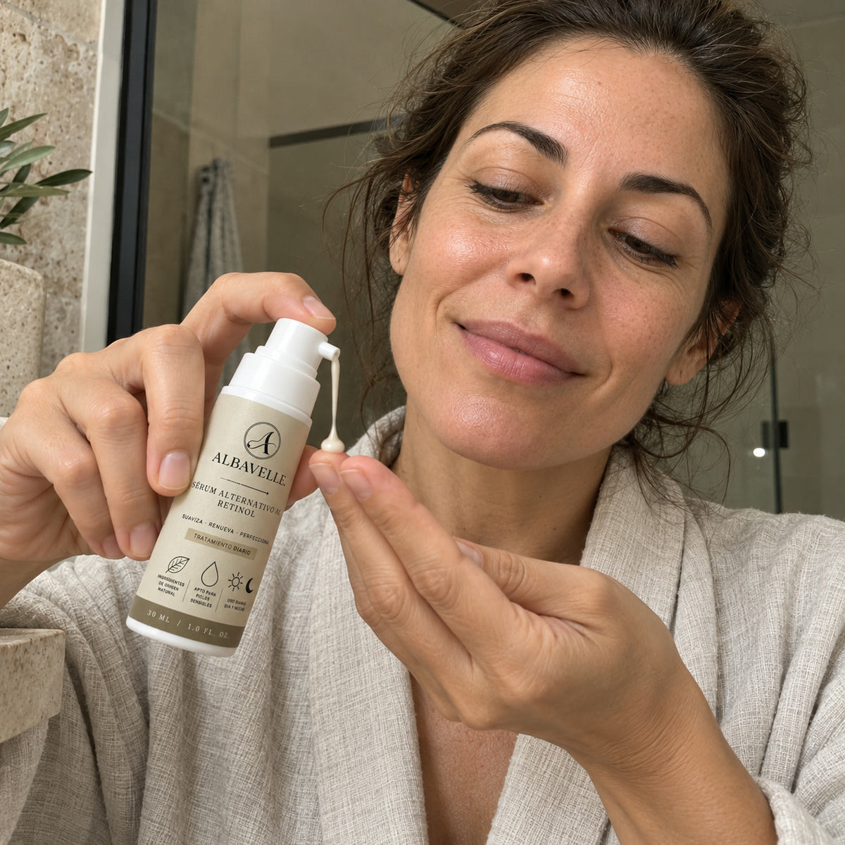 Una pulsación del Sérum Alternativo al Retinol de Albavelle sobre las yemas de los dedos.